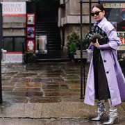 Identik Sebagai Warna yang Melambangkan Kesetiaan, Ini Ide Gaya Serba Lavender yang Bisa Kamu Coba