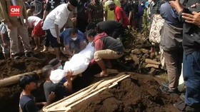 VIDEO: Jenazah Ibu Anak Korban Pembunuhan Dimakamkan
