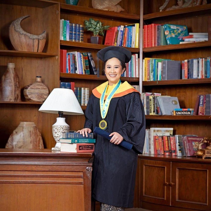 <p>Selamat wisuda untuk Novita, semoga rencana apapun yang dipilih ke depannya bisa berjalan dengan baik dan lancar, ya. Aamiin. (Foto: Instagram @tukul.arwanaofficial)</p>