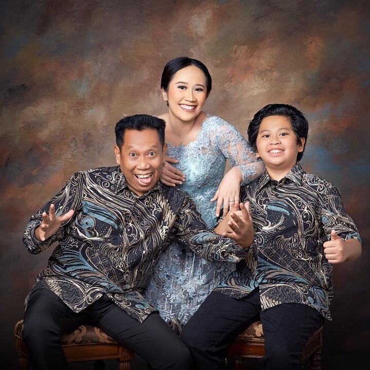 <p>Sebagai seorang ayah dari tiga orang anak, Tukul mengatakan bahwa untuk tahap selanjutnya, ia hanya akan mendukung apapun yang putri tunggalnya ingin lakukan.  "Kalau saya ingin mengikuti anak saya saja. Saya tinggal <em>memback-up</em> (mendukung) saja dari belakang, apa yang dia mau," tuturnya, dikutip dari <em>channel YouTube TRANS TV Official</em> pada Kamis (19/8/2021). (Foto: Instagram @tukul.arwanaofficial)</p>