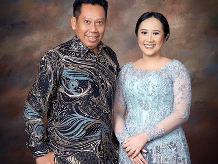 5 Potret Tukul Arwana dan Putri Cantiknya yang Baru Lulus S1