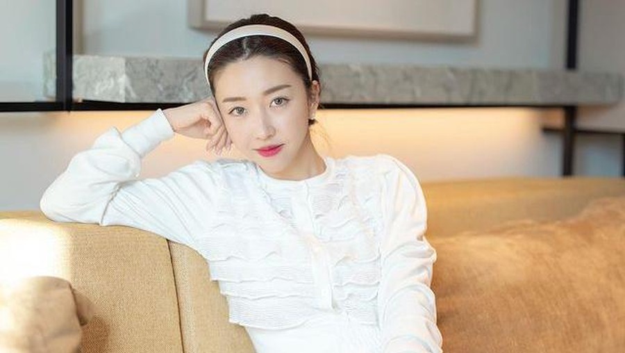 YouTuber Korea Selatan bernama Sunny Dahye baru-baru ini bikin heboh karena dituding hina Indonesia. Yuk kita intip potretnya!