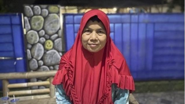 Penyakit kulit yang diderita Neneng Paridah ini membutuhkan perawatan panjang dan pengobatan. Beruntung, program JKN-KIS membantu biayanya.