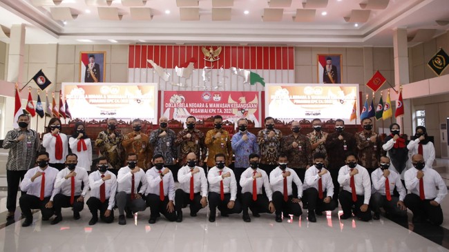 Sebanyak 18 pegawai KPK yang sempat tak lulus tes wawasan kebangsaan (RWK), dinyatakan lulus pendidikan dan latihan bela negara.