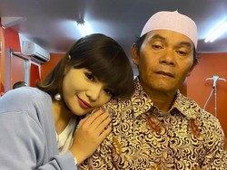 Ditangkap Polisi karena Berbikini, Dinar Candy Minta Maaf pada Sang Ayah