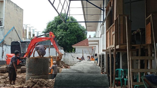 Ketua DPRD Sumbar, Supardi membantah tudingan yang menyebut renovasi rumah wujud ketidakpekaannya terhadap situasi pandemi saat ini.