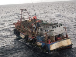 KKP Tangkap 2 Kapal Maling Ikan di Natuna, 1 Terbakar dan Tenggelam