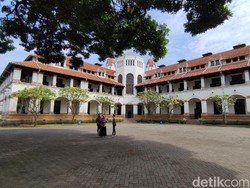 Lawang Sewu yang Ternyata Pintunya Tidak Seribu