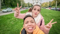 Intip 7 Potret Bahagia Pasangan Bule Belgia yang Dinikahi Supir Angkot Bandung