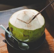 Sehat dan Menyegarkan, Ini Manfaat Besar Air Kelapa untuk Ibu Hamil dan Kesehatan Janin