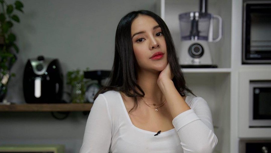 Manisnya Anya Geraldine Saat Nikmati Sarapan dan Ngemil Fried Chicken Manisnya Anya Geraldine Saat Nikmati Sarapan dan Ngemil Fried Chicken