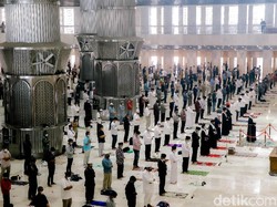 MUI Tegaskan Swab Tak Batalkan Puasa, Salat Boleh Pakai Masker