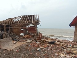 Pemkab Karawang Akan Relokasi Warga yang Terkena Dampak Abrasi