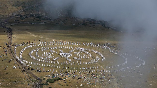 FOTO: Tarian Ritual Mistik di Dataran Tinggi Bulgaria