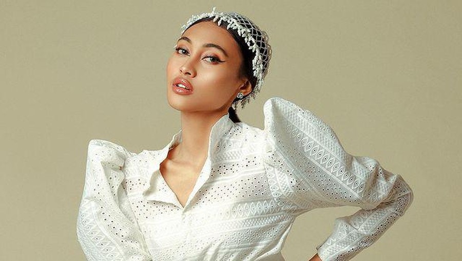 Potret Novia Bachmid Penyanyi Wonderland Indonesia yang Disorot Nama Novia Bachmid kini sedang jadi perbincangan publik karena video Wonderland Indonesia trending. Yuk kita lihat potret Novia!