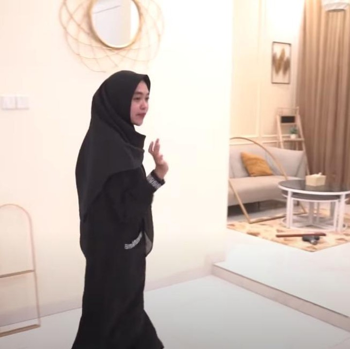 <p>Baru-baru ini, Ria Ricis kembali memamerkan rumahnya, Bunda. (Foto: YouTube: Ria Official)</p>