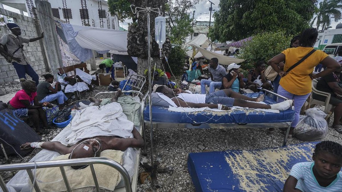 FOTO: RS Haiti Kolaps Rawat Ribuan Korban Gempa