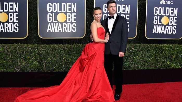 Baru Dikaruniai Anak Pertama, Intip Yuk Potret Kemesraan Pasangan Scarlett Johansson dan Colin Jost di Red Carpet