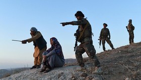 FOTO: Salima Mazari, Gubernur Perempuan Penentang Taliban