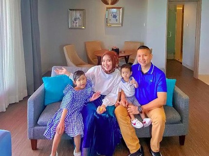 7 Potret Artis FTV Winda Khair Dinikahi Perwira TNI, Kini Bahagia Punya 2 Anak