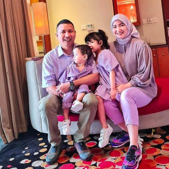 <p>Dari pernikahannya dengan suaminya, Winda Khair dikaruniai dua orang anak Qiara dan Arqi. (Foto: Instagram @windakhair)</p>
