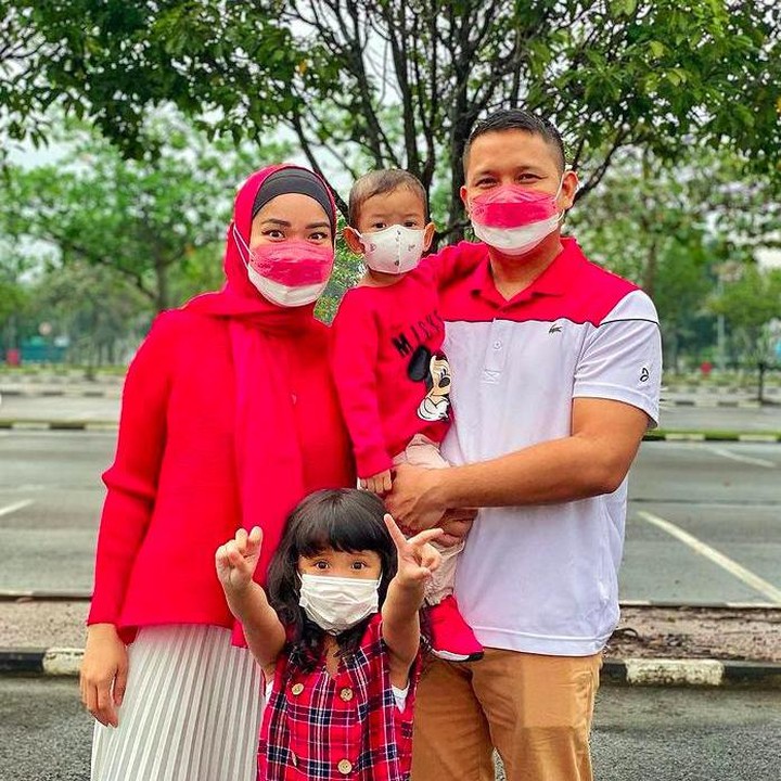 <p>Ya, pada Agustus 2015 lalu, Winda Khair menikah dengan seorang perwira TNI bernama Achmad Zaki. (Foto: Instagram @windakhair)</p>