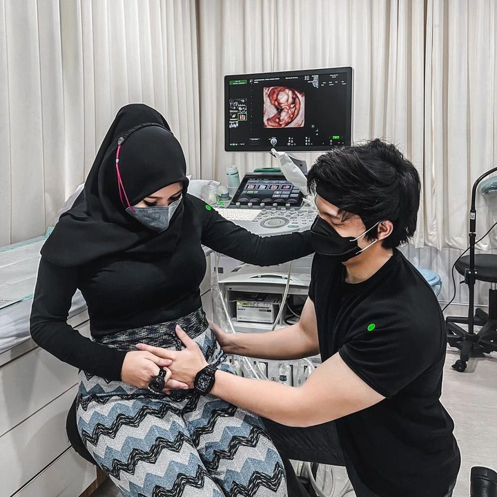 <p>Belum lama ini, Aurel Hermansyah mengumumkan kehamilannya, Bunda. Dalam video yang diunggah sang suami, Atta Halilintar, putri Anang Hermansyah itu telah mengandung selama 3 bulan. (Foto: Instagram @aurelie.hermansyah)</p>