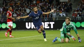 Suporter Rival Dukung Mbappe Tinggalkan PSG