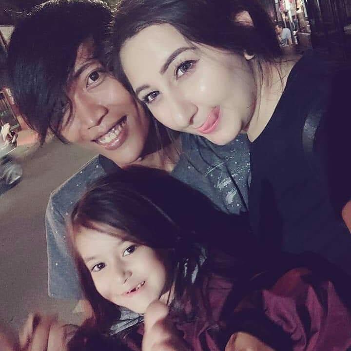 <p>Kini, keduanya telah dikaruniai seorang anak perempuan cantik yang diberi nama Melody, lho. (Foto: Instagram @awanzha_arzum)</p>