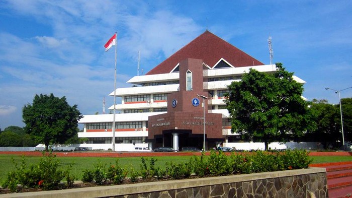 Nggak Disangka! Ternyata 5 Perguruan Tinggi Ini Pernah Jadi Bagian Perguruan Tinggi Lain