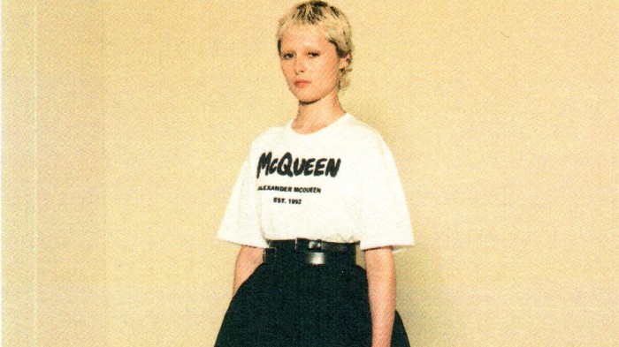 Alexander McQueen Rilis Koleksi Khusus Bertemakan Grafiti yang Edgy