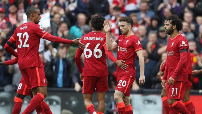 Liverpool unggul 1-0 atas Burnley di babak pertama pada pekan kedua Liga Inggris di Stadion Anfield, Sabtu (21/8) malam WIB.