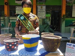 Siswa SD di Surabaya Bikin Pot Bunga dari Limbah Popok