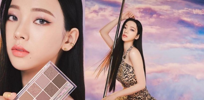 Sementara Karina fokus dengan warna ungu dan abu-abu serta shade lavender dari PRO EYE PALETTE shade #13 Picnic by the Sunset. Kenakan aksesoris yang edgy, Karina sukses pancarkan pesona perempuan pejuang yang kuat. (Foto: Koreaboo.com)