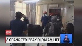 VIDEO: Delapan Orang Terjebak di Dalam Lift