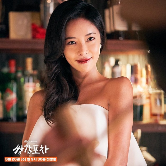 Aktris dan mantan anggota Sugar, Hwang Jung Eun atau Hwang Jeong-eum juga memiliki lesung pipi, nih Beauties. /Foto: mydramalist.com