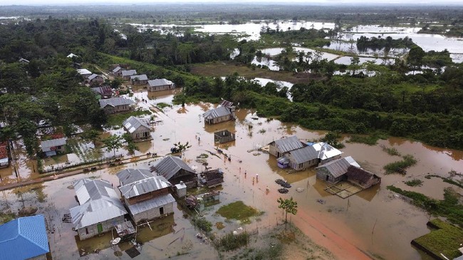 Usai hujan lebat, sejumlah desa di Konawe Utara, Sulawesi Tenggara, terendam banjir.