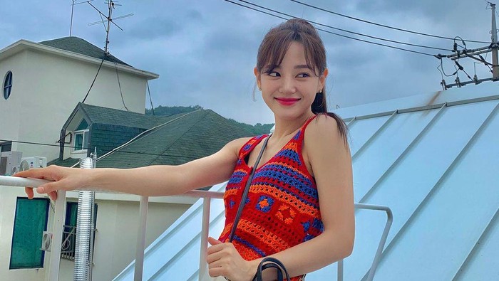 Contek 9 Outfit Rajutan Idol K-Pop untuk Tampilan yang Cute