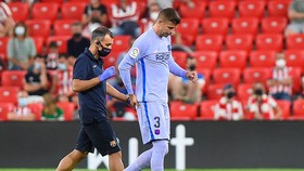 Barcelona Harap Pique Pensiun Demi Kebaikan Klub
