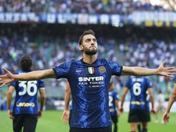 Calhanoglu Bakal Rayakan Gol Andai Bisa Bobol Gawang AC Milan