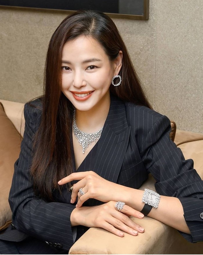 Tak Hanya Shin Min Ah, Deretan Aktris Korea Ini Juga Punya Lesung Pipi