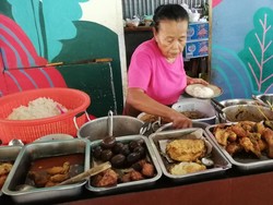 Cari Tempat Makan Murah buat Nongkrong di Kawasan UNS Solo? Cek di Sini