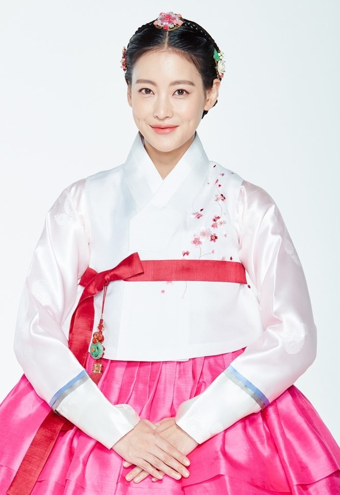 Mantan kekasih Kim Bum ini memiliki lesung pipi di sebelah kiri. Saat tersenyum, lesung pipi Oh Yeon Seo akan terlihat, duh manis ya! /Foto: mydramalist.com