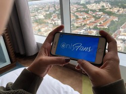3 Fakta Artis Seksi Kantongi Rp 14 M dari OnlyFans