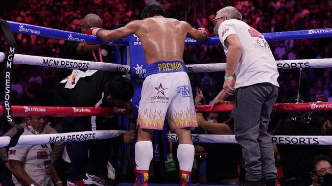 Manny Pacquiao sudah merasakan kejang otot di kaki ketika melawan Yordenis Ugas di ronde kedua.