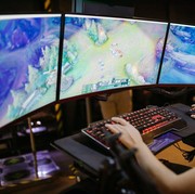 4 Cara Buat Hobi Main Game Jadi Peluang Bisnis! Nggak Percaya? Simak di Sini