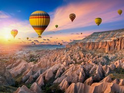 Festival Balon Udara Cappadocia Meriahkan Langit Turki