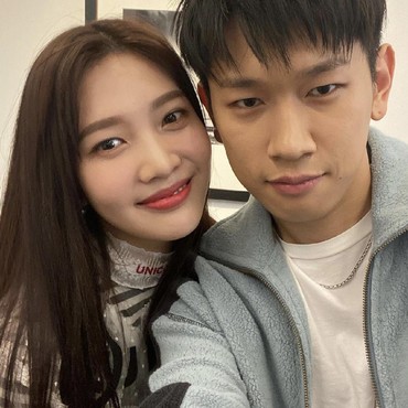 Jadi Bukti Hubungan Masih Harmonis, Crush Tampil di Pernikahan Adik Joy Red Velvet