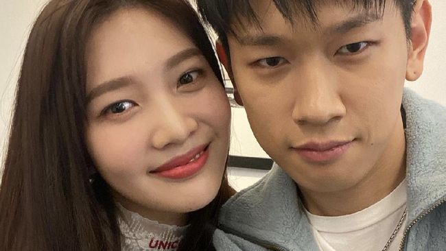 Jadi Bukti Hubungan Masih Harmonis, Crush Tampil di Pernikahan Adik Joy Red Velvet