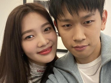 Jadi Bukti Hubungan Masih Harmonis, Crush Tampil di Pernikahan Adik Joy Red Velvet